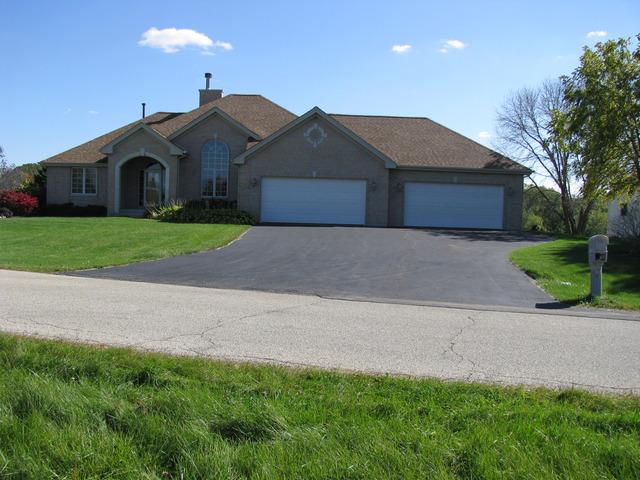 12591 Greenview Dr., Roscoe, IL 61073
