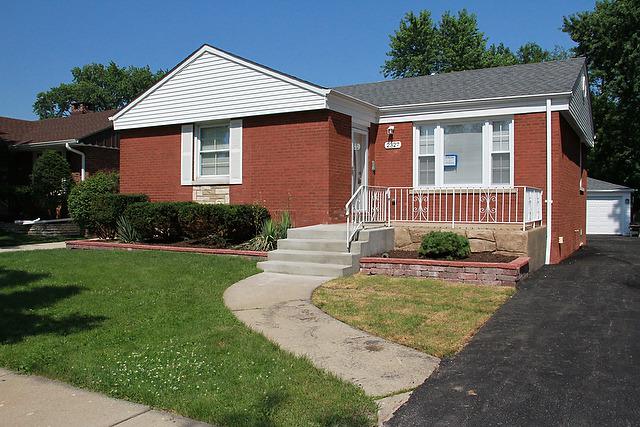 2327 S 5th Ave., North Riverside, IL 60546