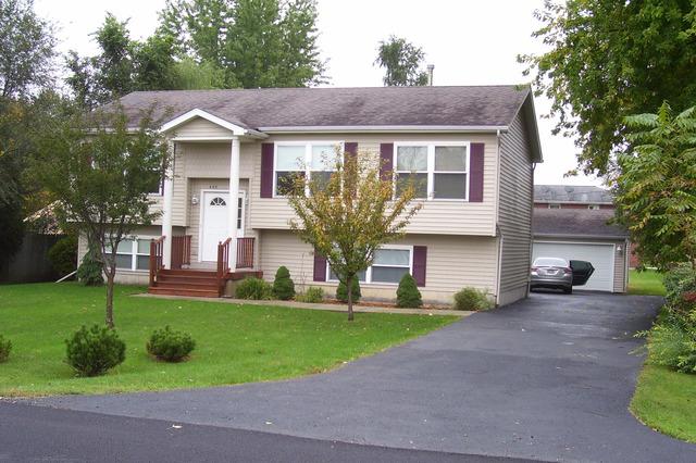 445 E North St., Somonauk, IL 60552