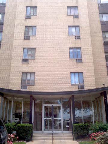6300 N Sheridan Rd. #211, Chicago, IL 60660