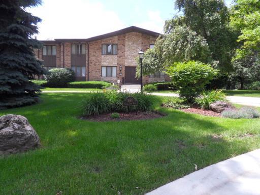 1640 Royal Oak Rd. #7, Darien, IL 60561