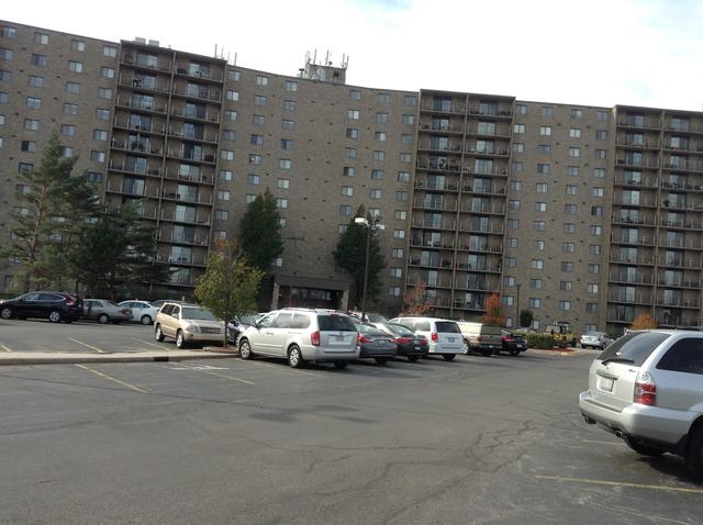 6340 Americana Dr. #402, Willowbrook, IL 60527
