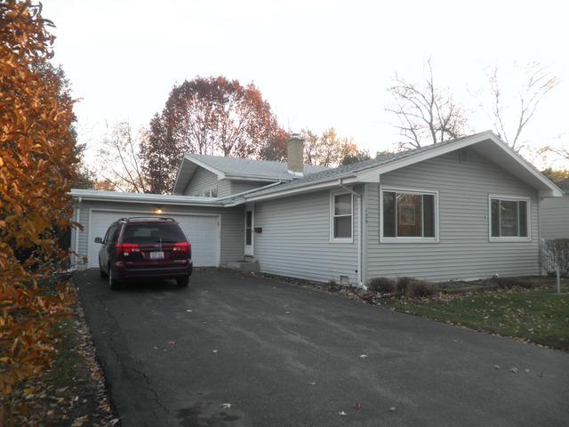 124 Robin Hill Dr., Naperville, IL 60540