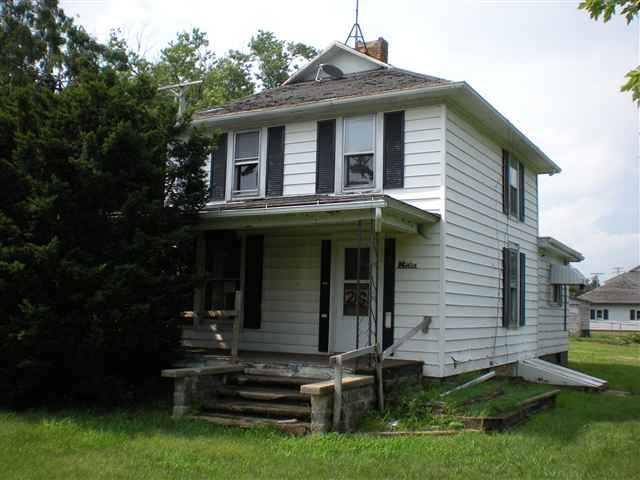 218 W Market St., Shannon, IL 61078