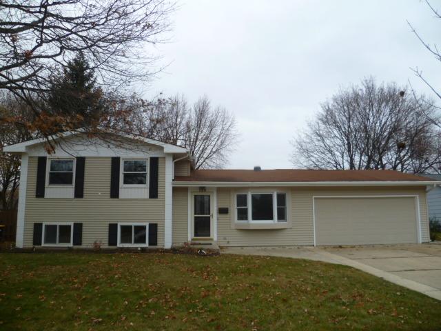 138 Dartmoor Dr., Crystal Lake, IL 60014