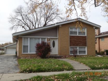 9224 Parkside Ave., Oak Lawn, IL 60453