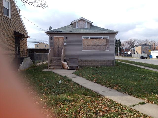 9202 S Perry Ave., Chicago, IL 60620