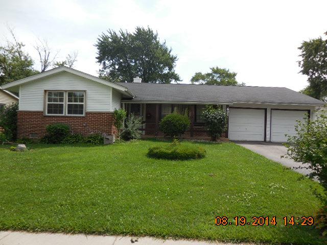 601 Pinewood Dr., Elk Grove Village, IL 60007