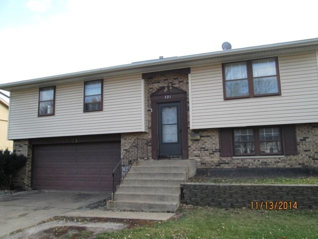 721 Larsen Ave., Streamwood, IL 60107