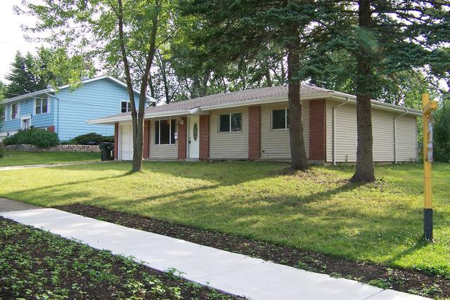 1498 Bedford Rd., Hoffman Estates, IL 60169