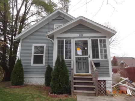 1011 Charles St., Aurora, IL 60506