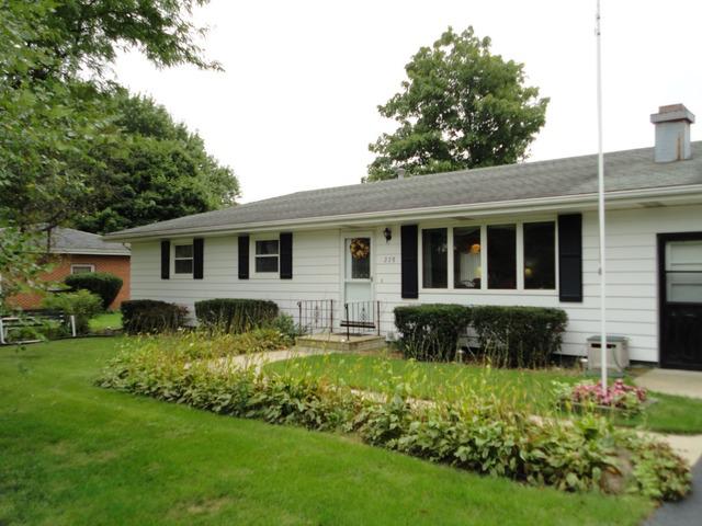 228 Alfred Dr., Sycamore, IL 60178