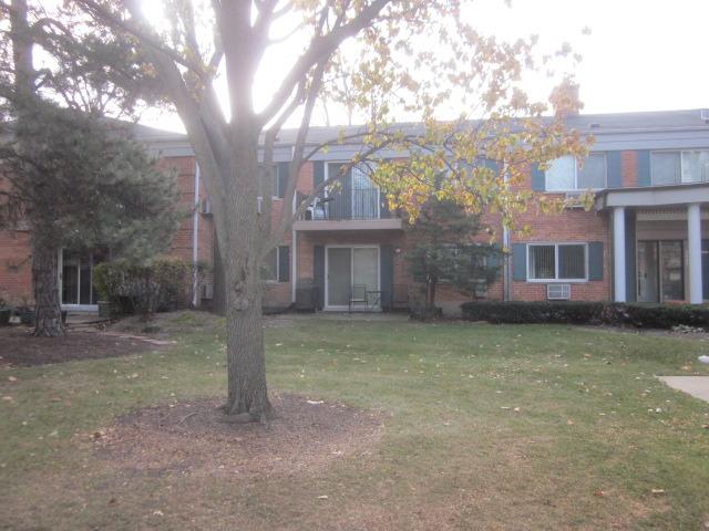 2407 S Goebbert Rd. #102, Arlington Heights, IL 60005