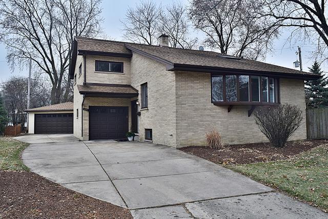 224 Tanoak Ln., Naperville, IL 60540