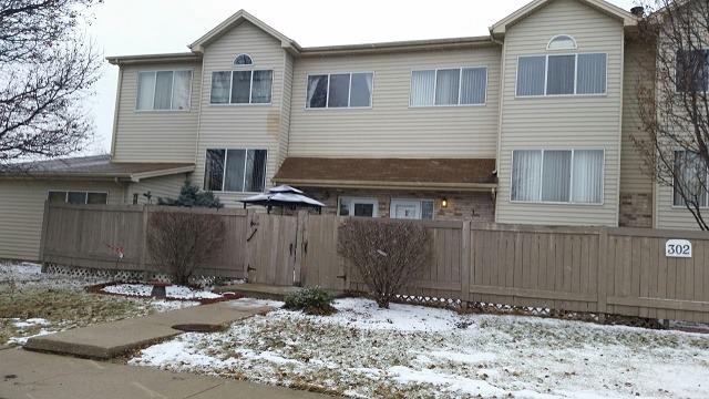 302 Park Ridge Ln. #D, Aurora, IL 60504