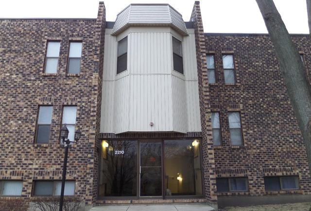 2210 Country Club Dr. #5, Woodridge, IL 60517