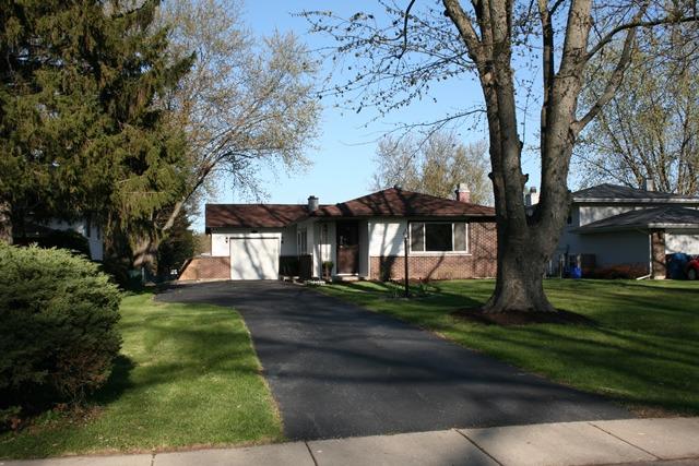 987 Lakewood Dr., Bartlett, IL 60103