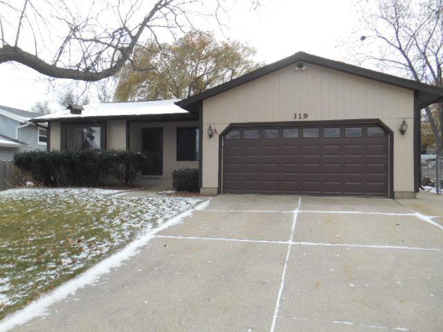 319 Somerset Dr., Streamwood, IL 60107