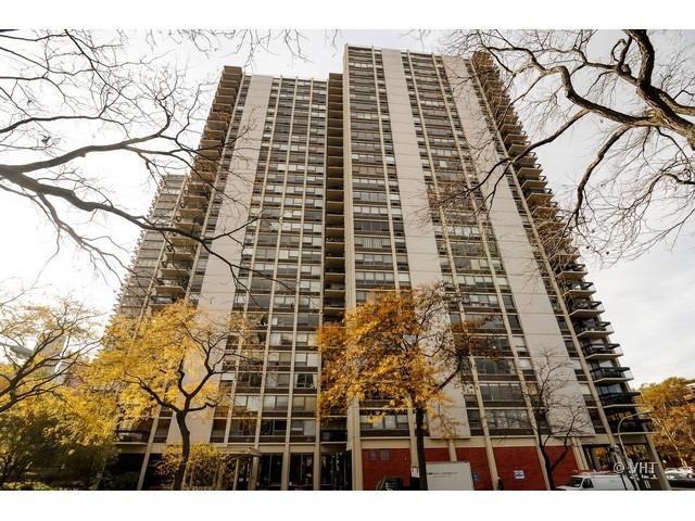 1360 N Sandburg Ter. #2004, Chicago, IL 60610