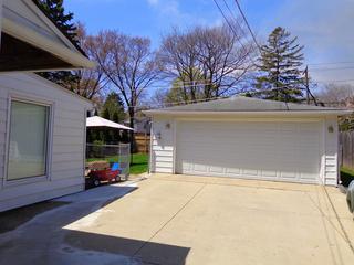 613 S 4th Ave., Libertyville, IL 60048