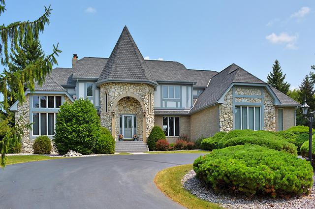 8 Woodbury Ct., South Barrington, IL 60010