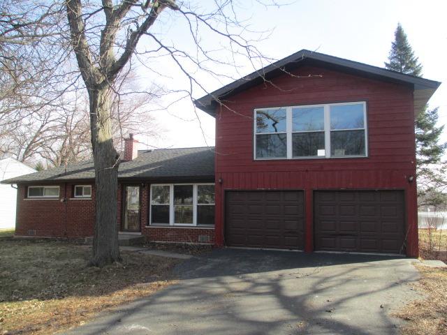 360 Hiawatha Dr., Lake In The Hills, IL 60156