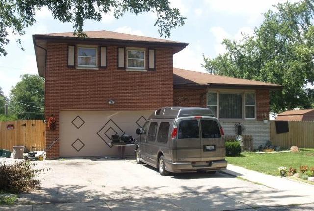 10446 S 80th Ct., Palos Hills, IL 60465