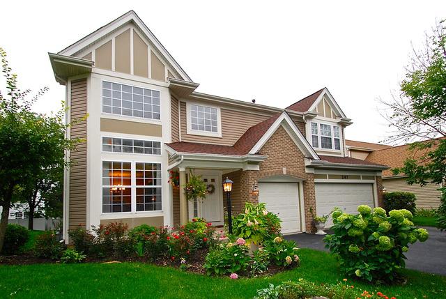 247 Lenox Ln., Mundelein, IL 60060