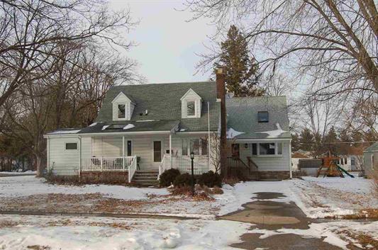 214 W 1st St., Mount Morris, IL 61054