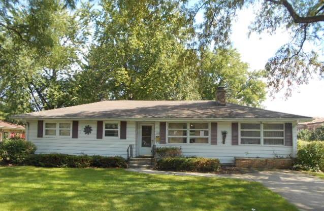 246 S Glenwood Pl., Aurora, IL 60506