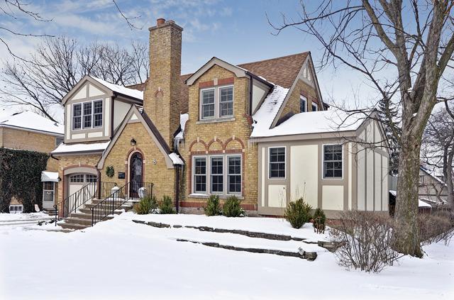 8 Mohawk Dr., Clarendon Hills, IL 60514