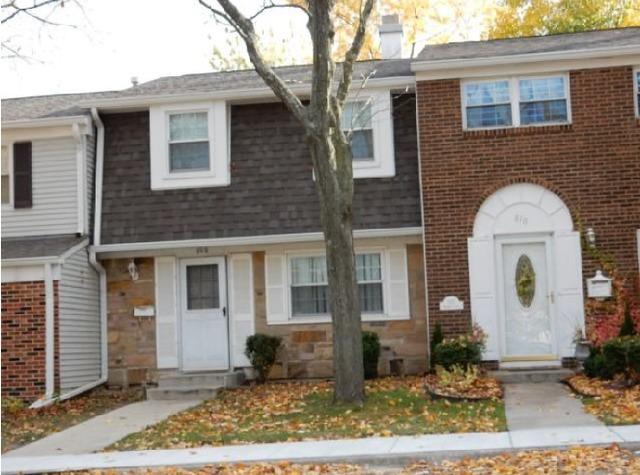808 Bishop Ct., Schaumburg, IL 60194