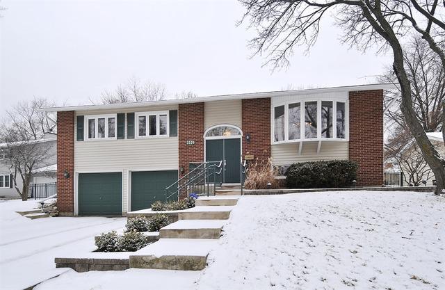 2520 Stonewall Ave., Woodridge, IL 60517