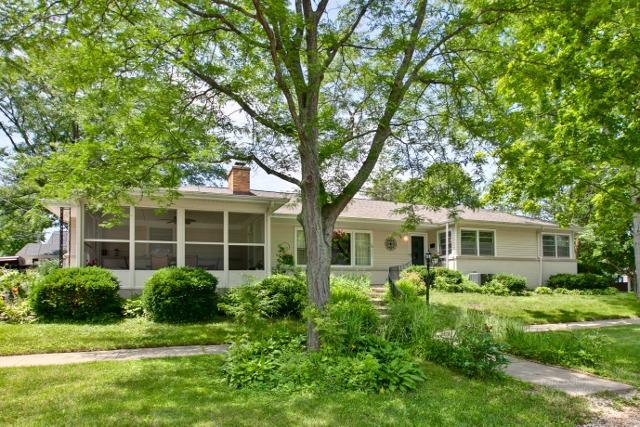517 E Hillside Ave., Barrington, IL 60010