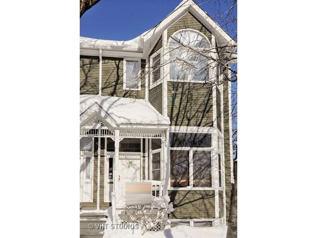 1000 W Barry Ave., Chicago, IL 60657