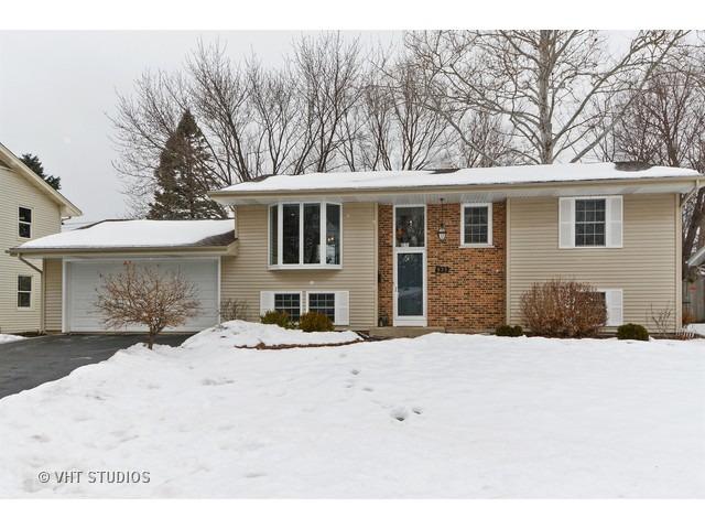 835 Foxwood Cir., Geneva, IL 60134