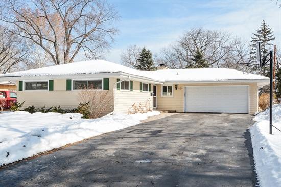 854 Emerald Dr., Naperville, IL 60540
