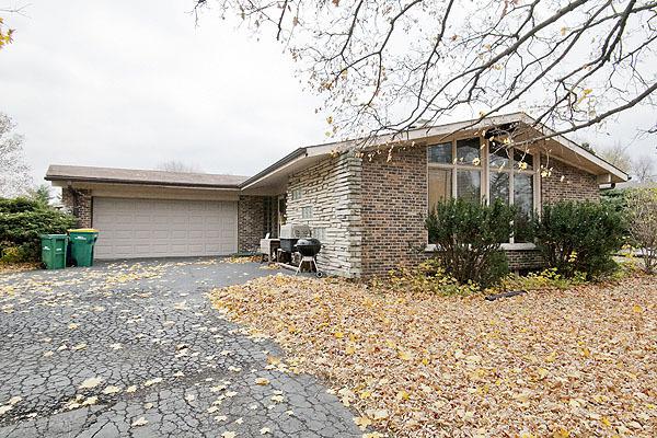 201 Meadow Ln., Lemont, IL 60439