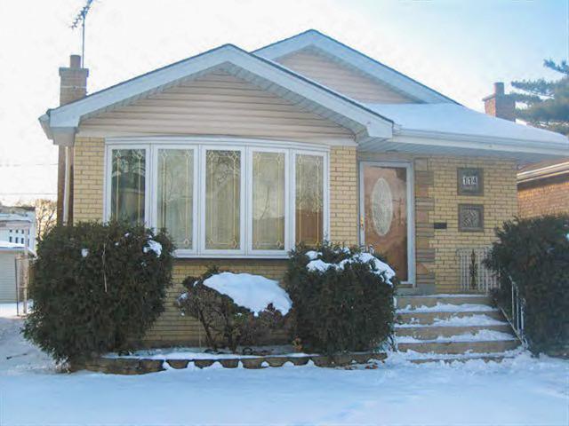 114 Hyde Park Ave., Bellwood, IL 60104