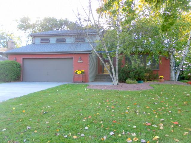 8404 Autumn Dr., Woodridge, IL 60517