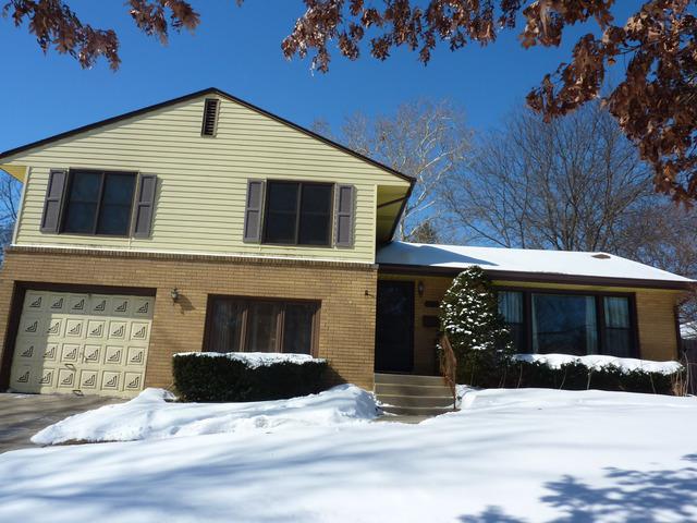 916 Scottswood Rd., Rockford, IL 61107