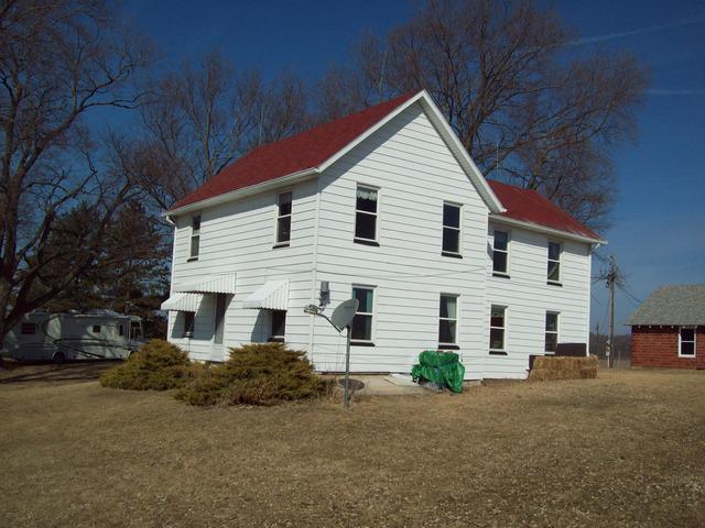 8225 1655 N Ave., Sheffield, IL 61361