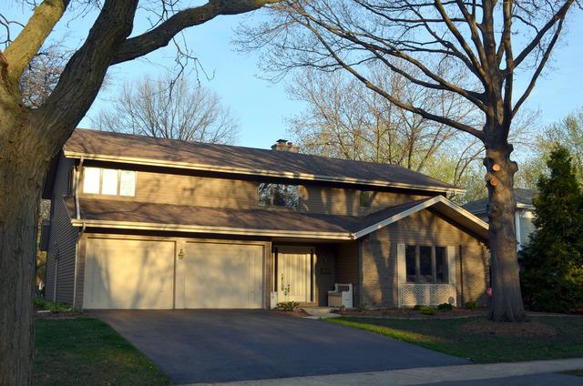 925 Royal Blackheath Ct., Naperville, IL 60563
