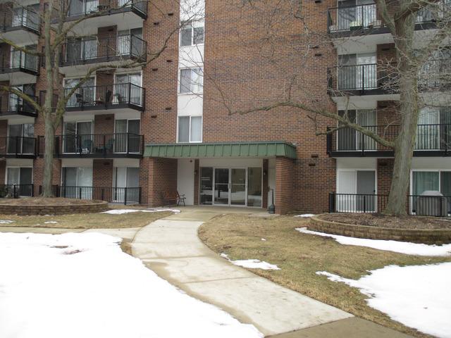 5s040 Pebblewood Ln. #W201, Naperville, IL 60563