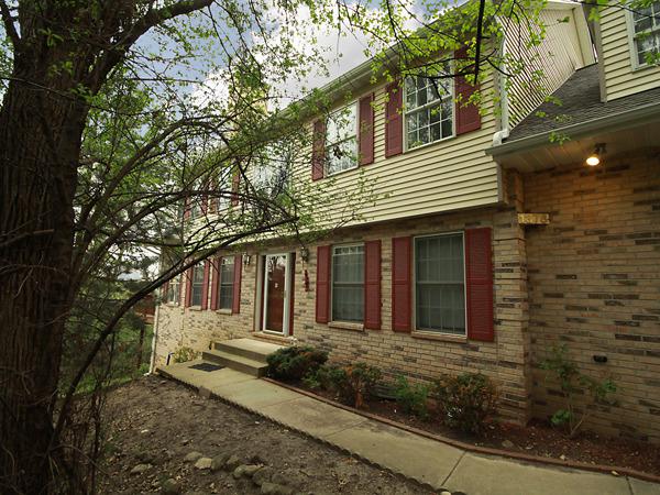 1376 Laurel Oaks Dr., Streamwood, IL 60107
