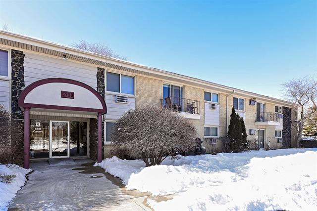 5730 Concord Ln. #17, Clarendon Hills, IL 60514
