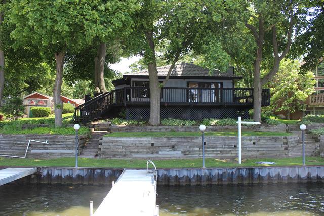 513 Mineral Springs Dr., Mchenry, IL 60051