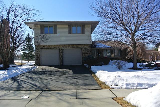 216 Natwick Ln., Schaumburg, IL 60193