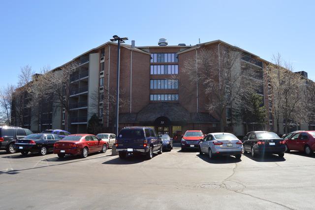75 Kristin Cir. #215, Schaumburg, IL 60195