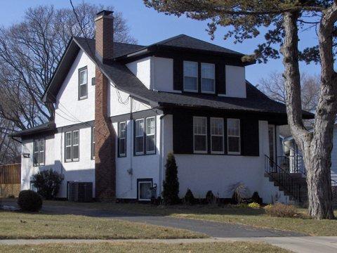 327 Phillips Ave., Glen Ellyn, IL 60137